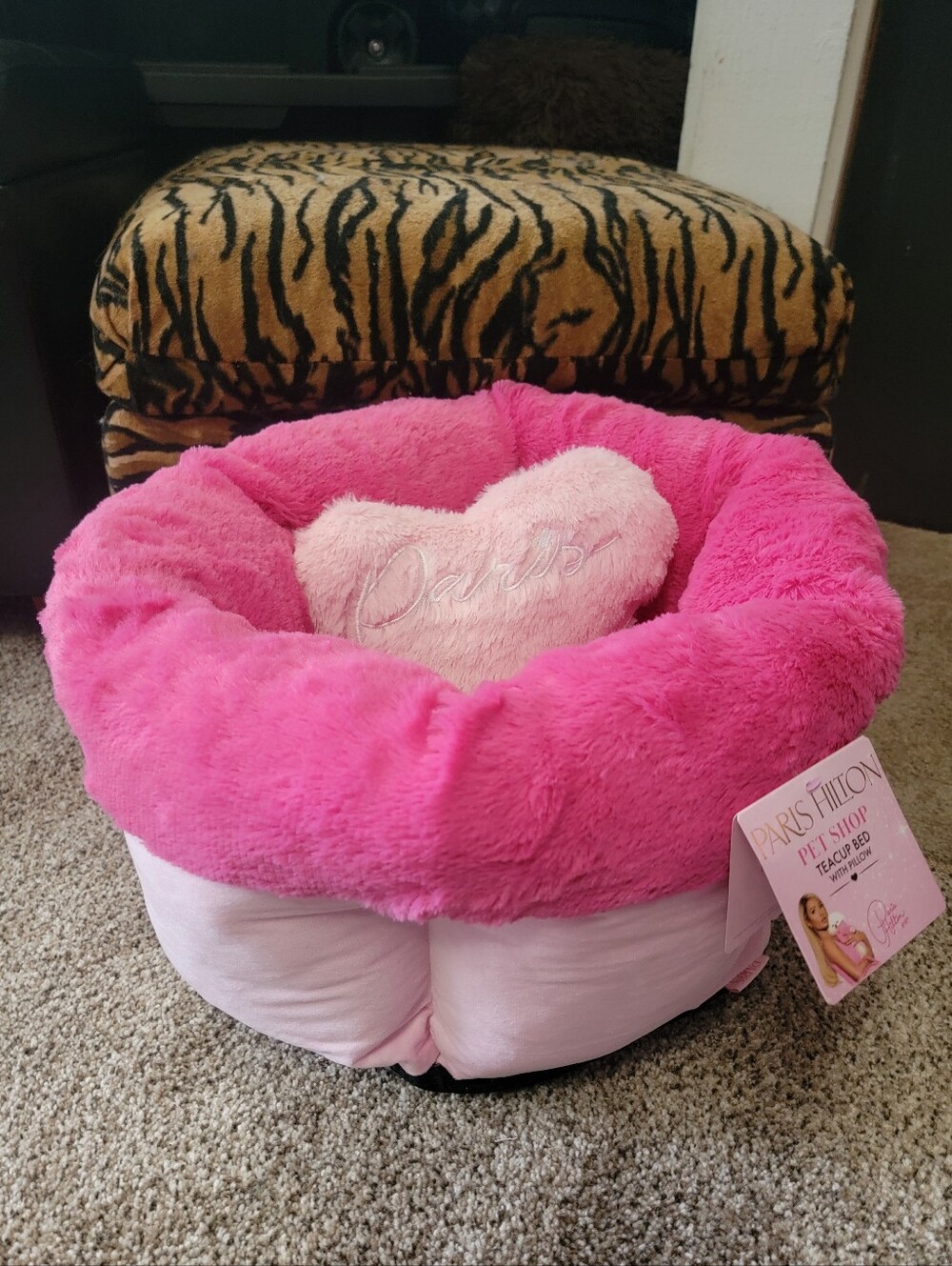 Pet Bed Dog Or Cat Plush Pink Hot Pink W Heart Pillow for Small Pets 18 In.
